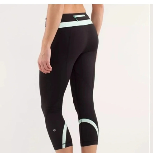 Lululemon Run: Inspire Crop II Black  Petit Dot Fresh Teal size 6 like new - Picture 2 of 9